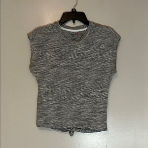 Reebok Heather Gray Athletic cropped sleeve Yoga or Athletic Top Small FUN Back